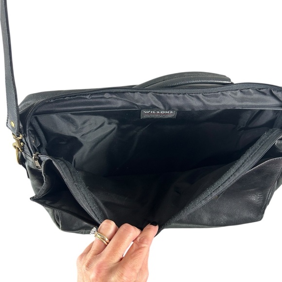 Wilson’s Leather Vintage Black Leather Messenger Bag - Picture 10 of 12